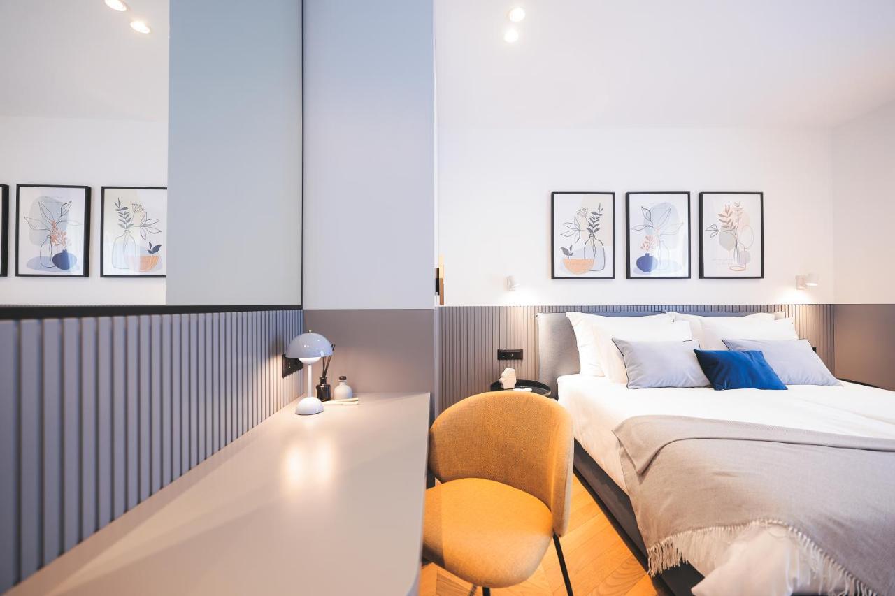 Apartment 11 11 *